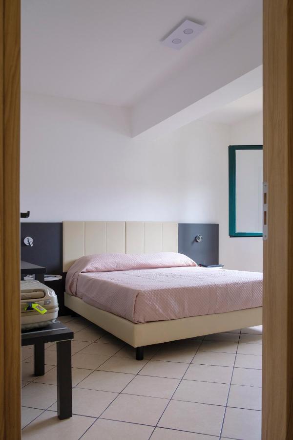 Magico Apartments - 450M Dalla Spiaggia Capo dʼOrlando エクステリア 写真