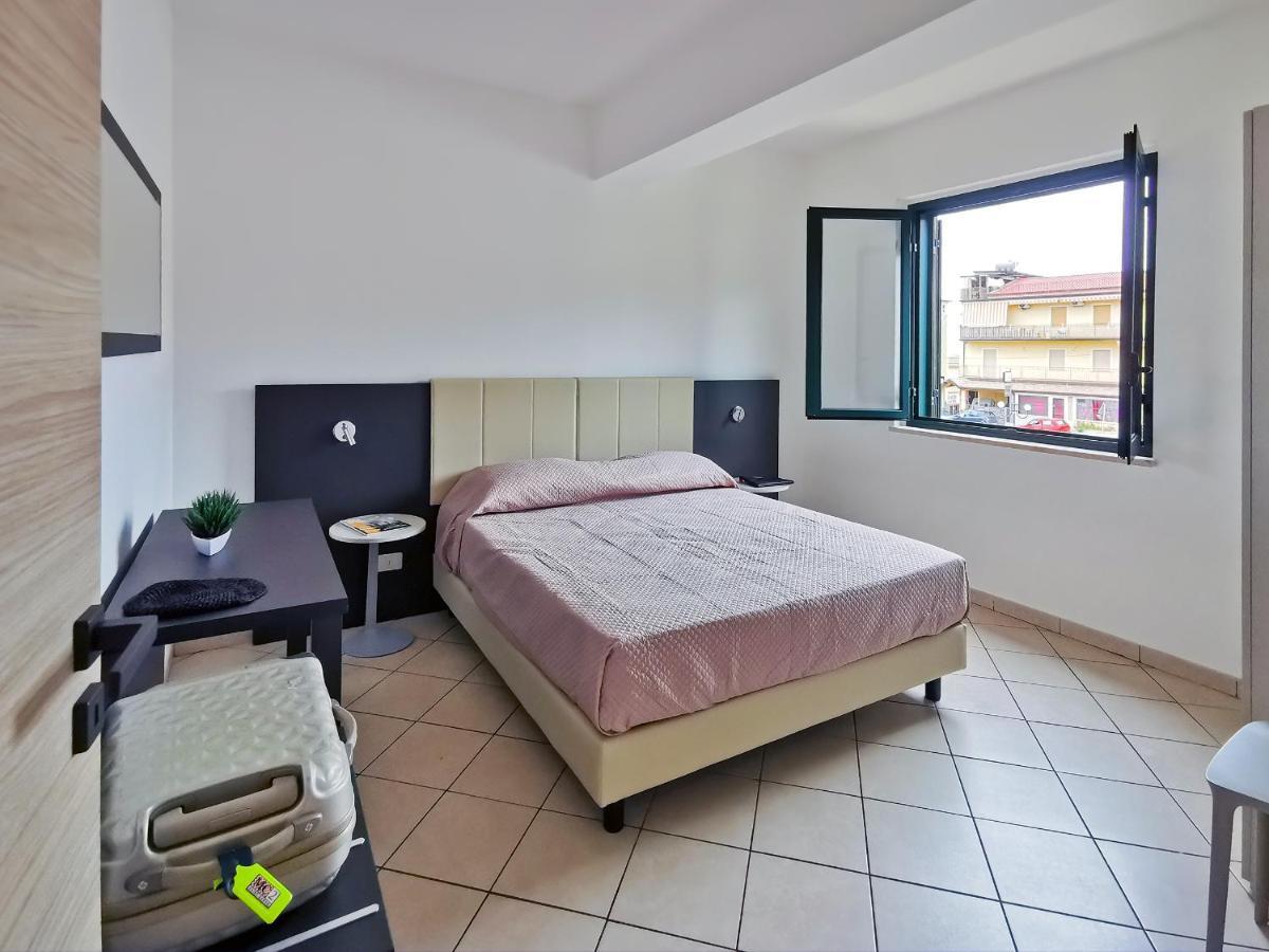 Magico Apartments - 450M Dalla Spiaggia Capo dʼOrlando エクステリア 写真