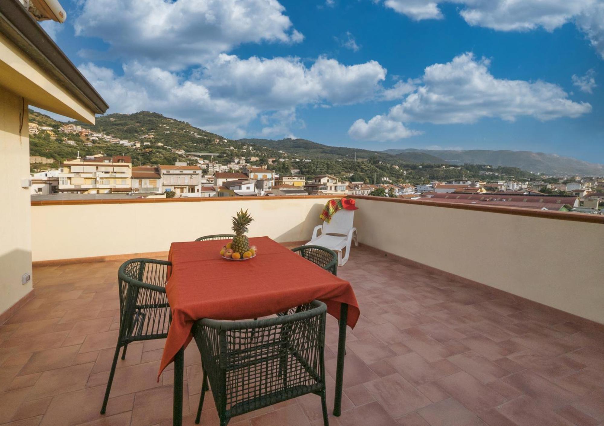 Magico Apartments - 450M Dalla Spiaggia Capo dʼOrlando エクステリア 写真