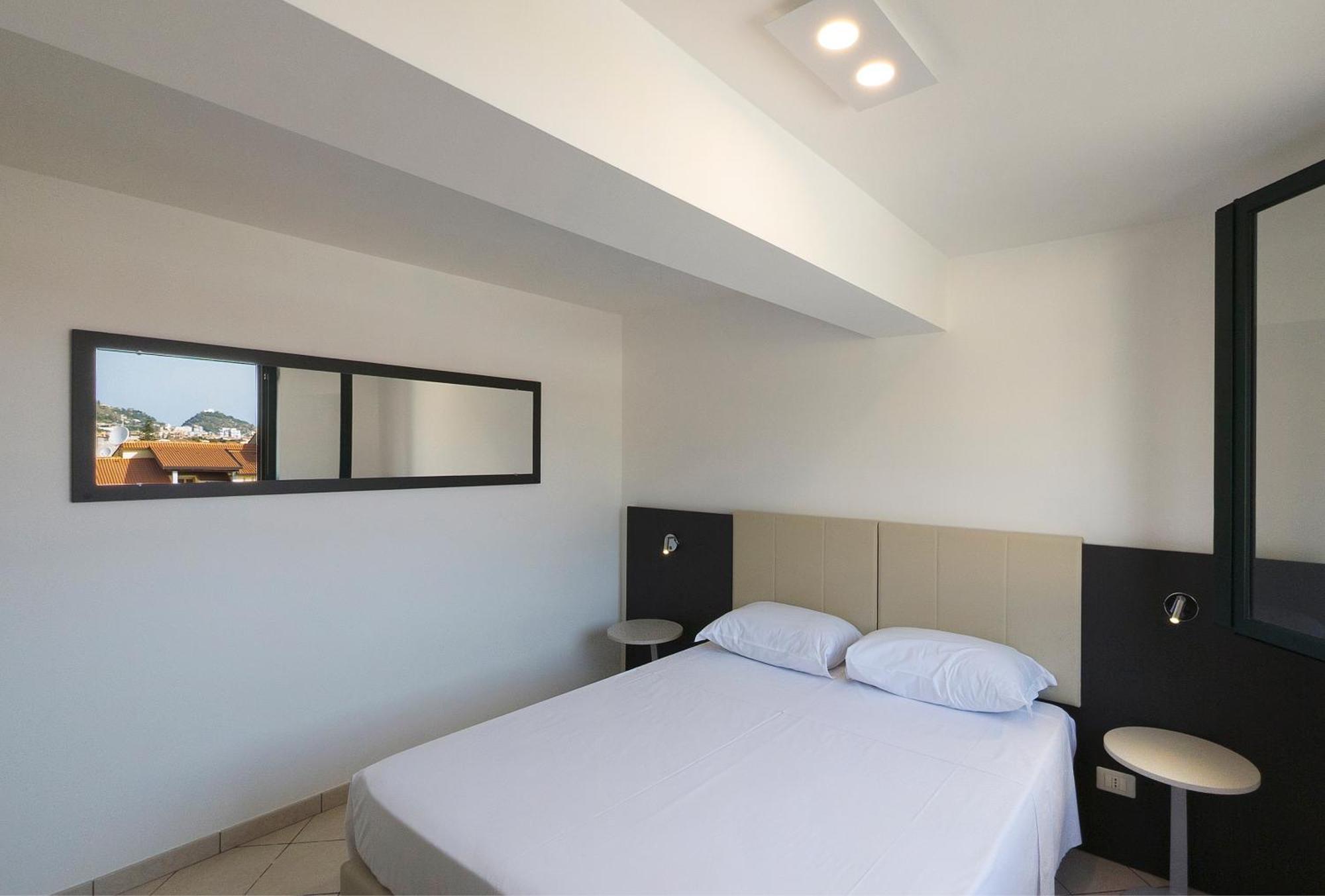 Magico Apartments - 450M Dalla Spiaggia Capo dʼOrlando エクステリア 写真