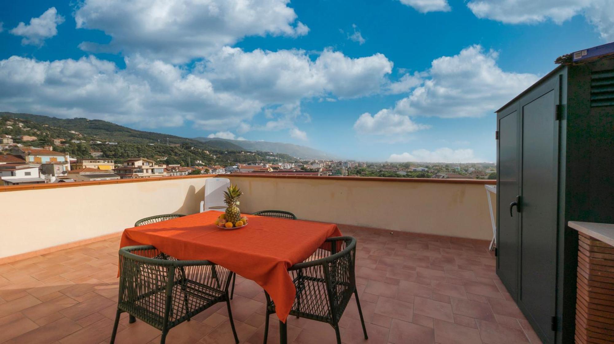Magico Apartments - 450M Dalla Spiaggia Capo dʼOrlando エクステリア 写真