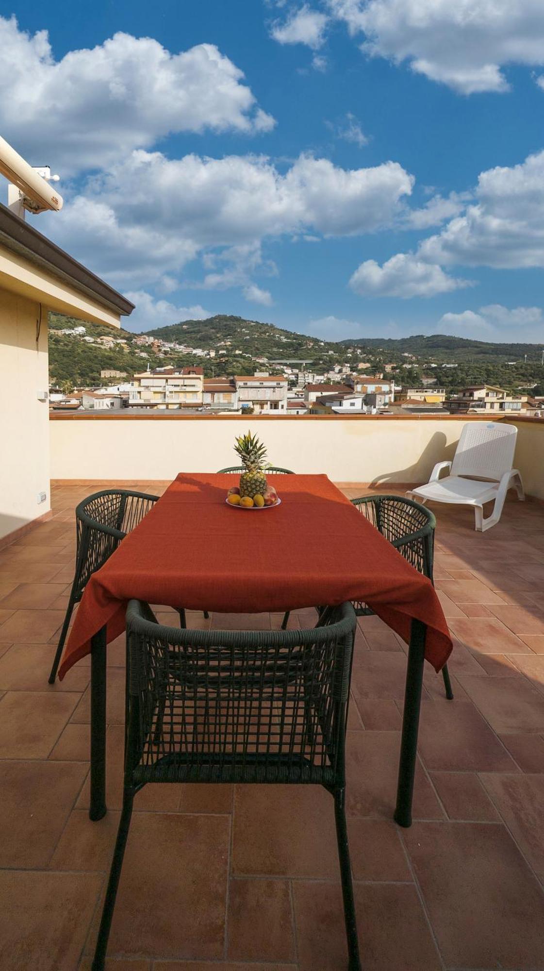 Magico Apartments - 450M Dalla Spiaggia Capo dʼOrlando エクステリア 写真