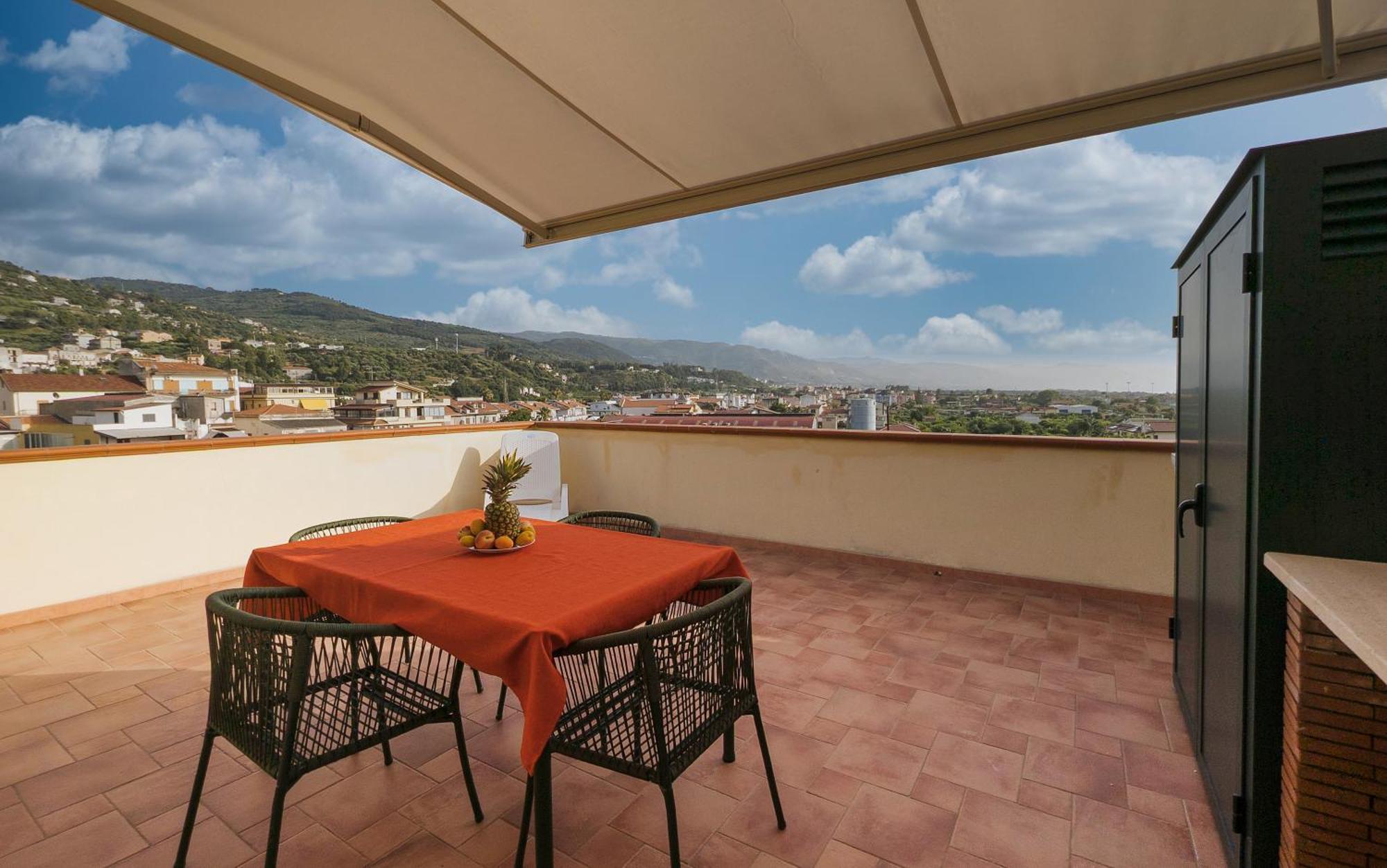 Magico Apartments - 450M Dalla Spiaggia Capo dʼOrlando エクステリア 写真