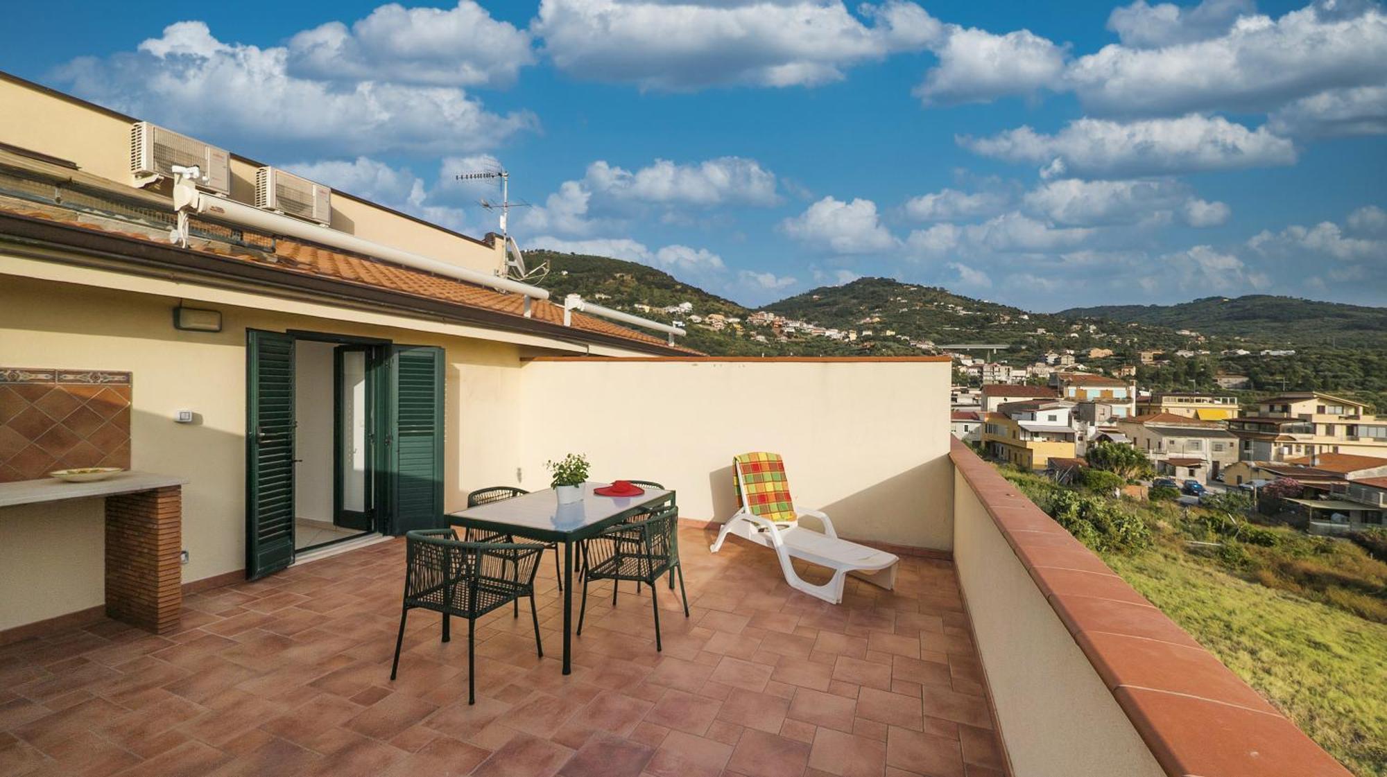 Magico Apartments - 450M Dalla Spiaggia Capo dʼOrlando エクステリア 写真