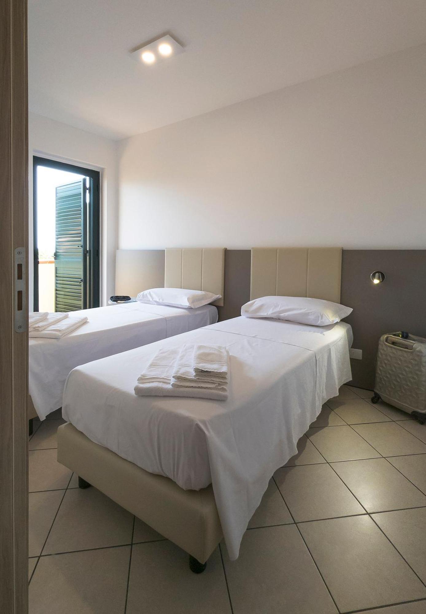 Magico Apartments - 450M Dalla Spiaggia Capo dʼOrlando エクステリア 写真