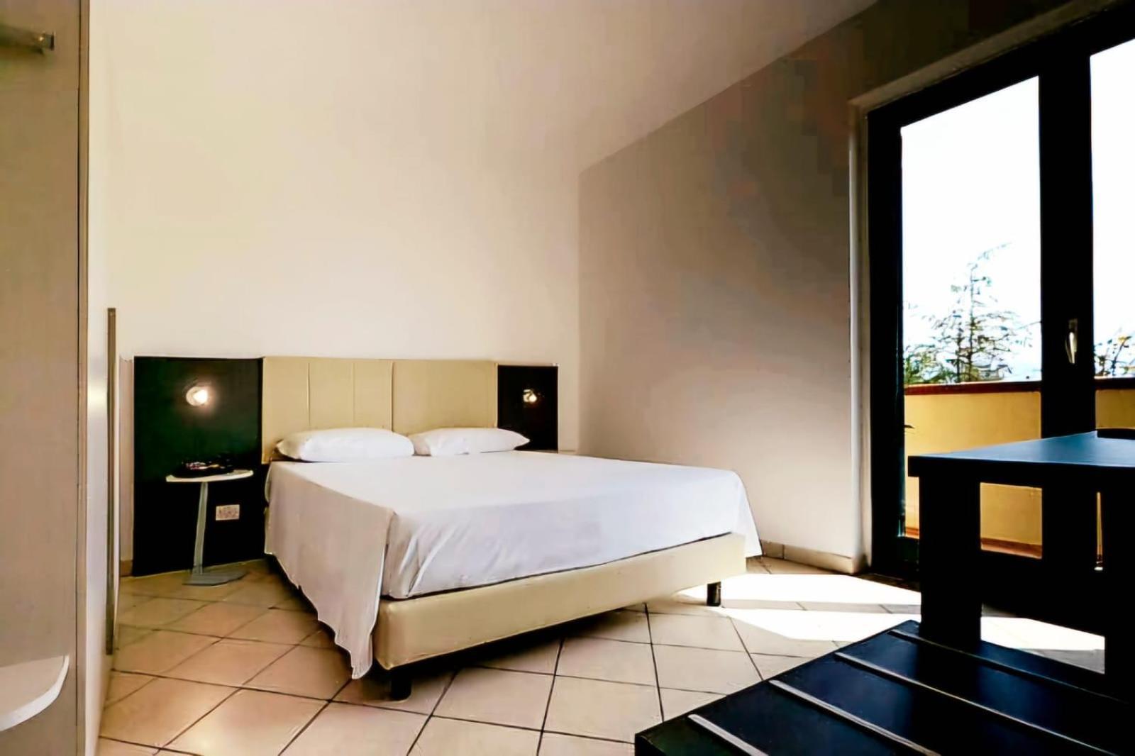 Magico Apartments - 450M Dalla Spiaggia Capo dʼOrlando エクステリア 写真
