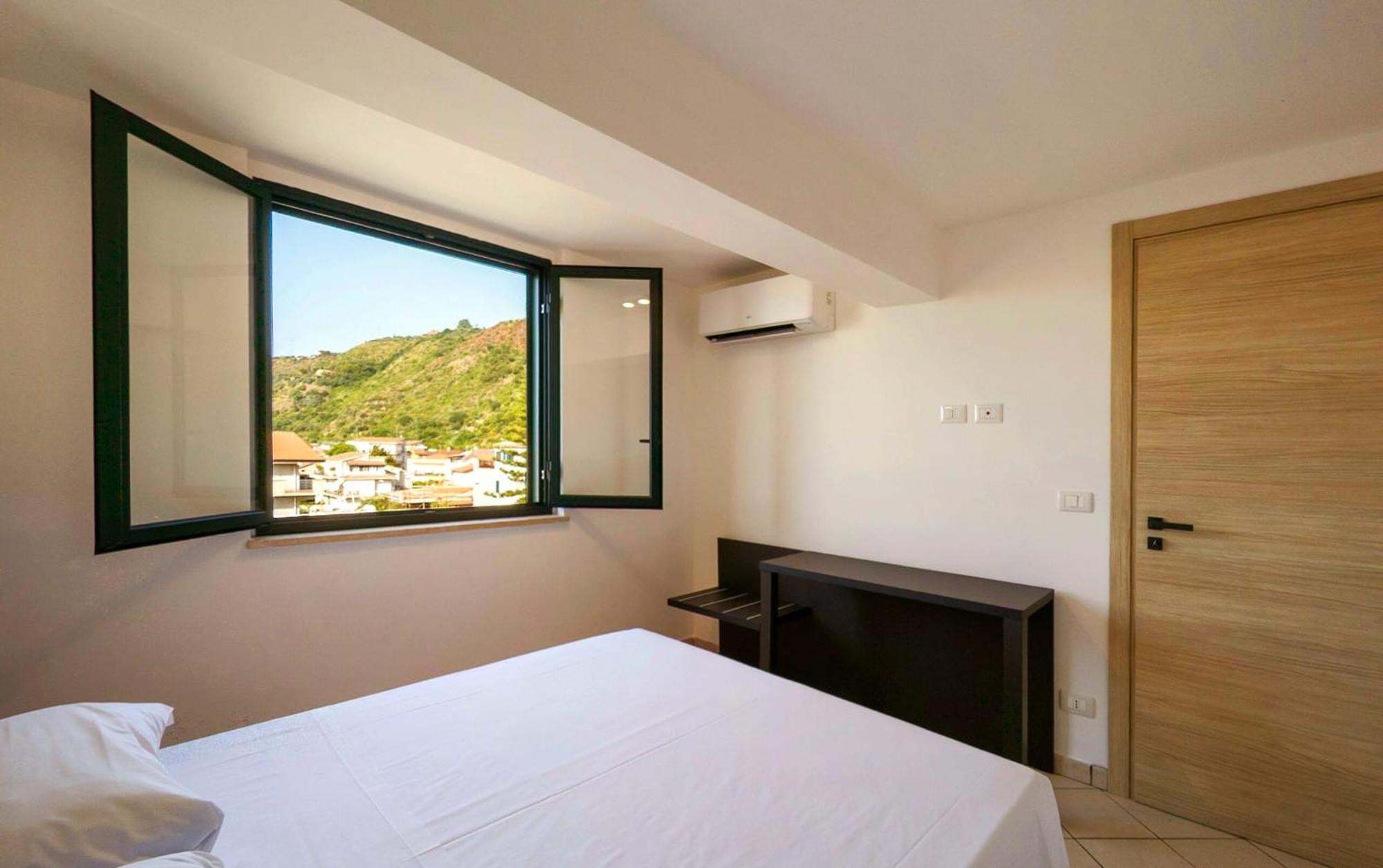 Magico Apartments - 450M Dalla Spiaggia Capo dʼOrlando エクステリア 写真