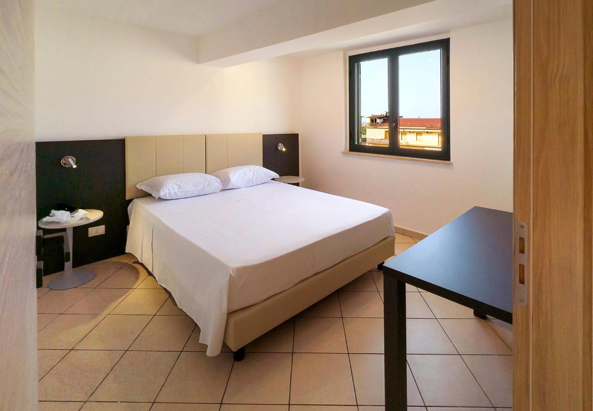 Magico Apartments - 450M Dalla Spiaggia Capo dʼOrlando エクステリア 写真