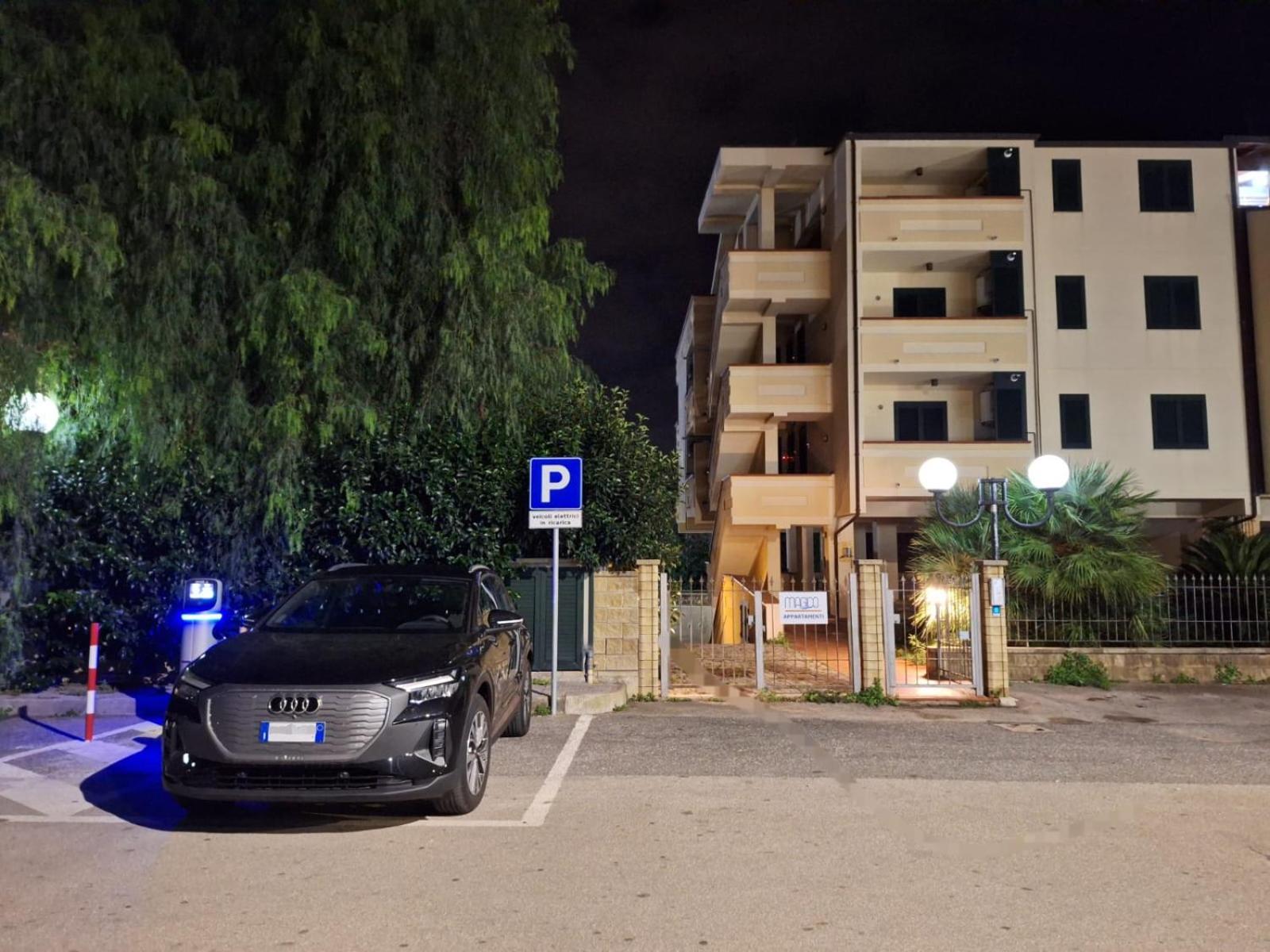 Magico Apartments - 450M Dalla Spiaggia Capo dʼOrlando エクステリア 写真